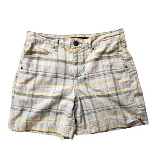 Gloria Vanderbilt size 6 shorts with pockets